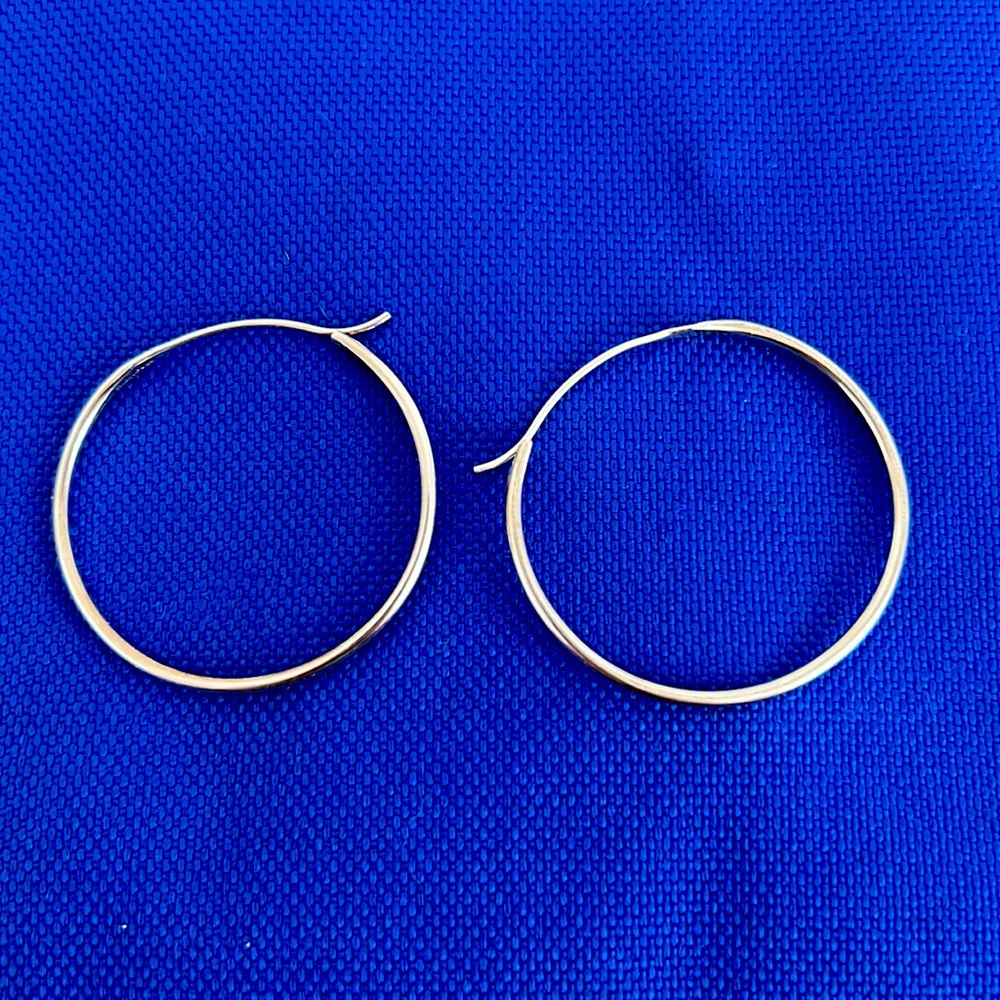 James Avery Sterling Silver Medium Swedge Hoops